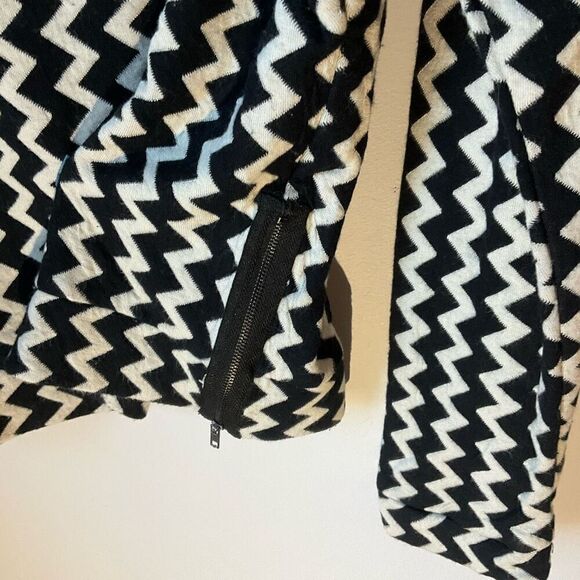 H by Bordeaux ZigZag Boatneck Sweater, OS. Zipper detail at hips. Punk, goth - Picture 11 of 11
